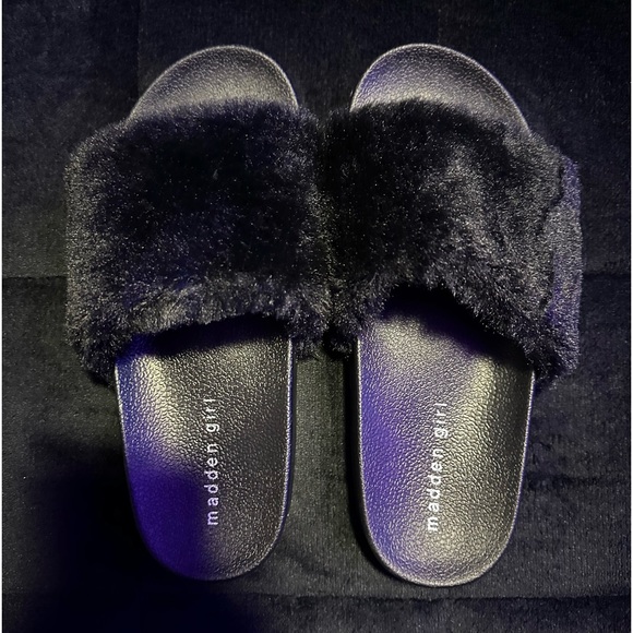 Steve Madden Shoes - New Steve Madden Faux Fur Slides Size 7 Black